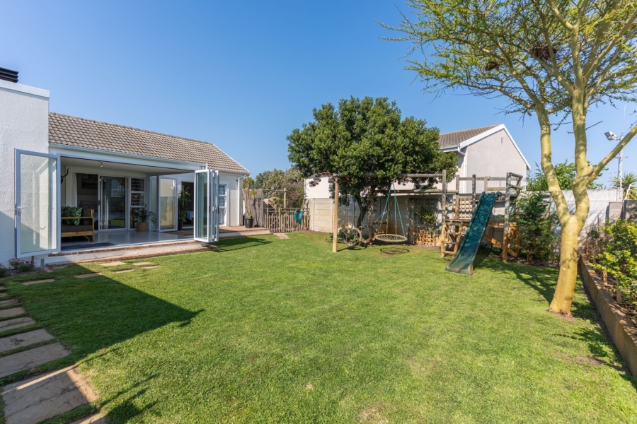 To Let 4 Bedroom Property for Rent in Sunningdale Western Cape